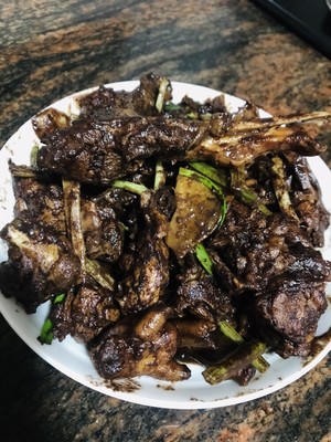 The daily life of a family " dog child duck " sauce explodes the practice measure of stew duck flesh 8