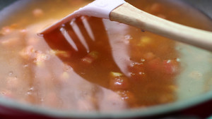 Teach you to do tomato egg boiling water in the home, egg flower is beautiful nutrition, the child drinks 2 bowls of big insufficient still practice measure suddenly 5