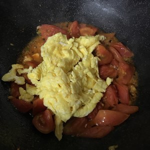 Tomato scrambles egg the practice measure of quick worker of the daily life of a family 15