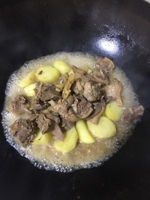 Duck flesh two feed (duck of duck of stew of potato purple perilla, dry stir-fry before stewing) practice measure 24