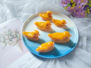 The practice measure of the cake of pumpkin of small yellow duckling of bud bud 8