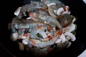 The practice measure of shrimp of pumpkin tomato a kind of dried mushroom 4