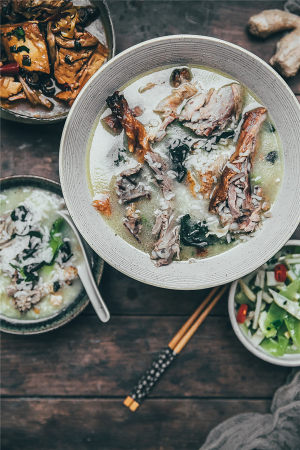 The practice measure of duck wearing soak cooked rice in soup or water 1