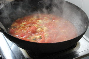 Arrowroot叔父は、麺のソースとして使用されるトマトの卵の濃厚な肉汁を確実に子供の練習対策6