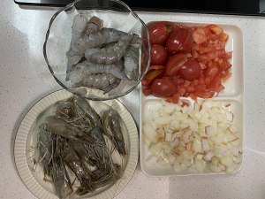The practice measure of side of meaning of tomato of shelled fresh shrimps 1