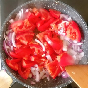 ビーフ3を煮込むために風味がおいしいトマトを超えるという実務的措置