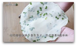 Food of Su Di baby: Dumpling skin hand rips cake + the practice measure that tomato onion fries an egg 8