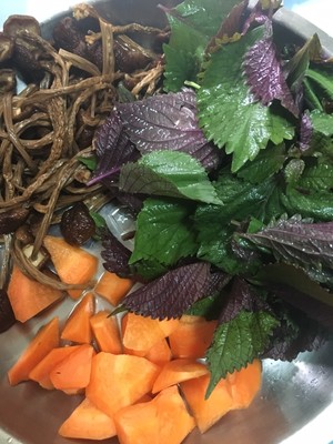 The practice measure of duck of purple perilla stew 2