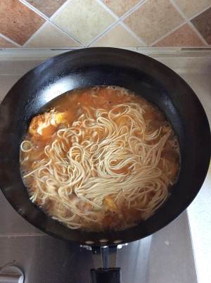 The practice measure of super and delicious tomato noodles in soup 9