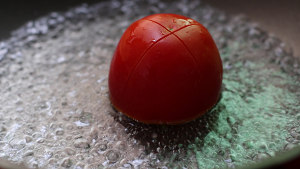 Teach you to do tomato egg boiling water in the home, egg flower is beautiful nutrition, the child drinks 2 bowls of big insufficient still practice measure suddenly 1