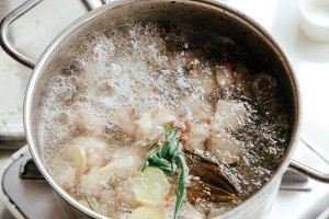 The operation is simple the practice measure of appetizing tomato sirlon Bao 6