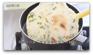 Food of Su Di baby: Dumpling skin hand rips cake + the practice measure that tomato onion fries an egg 11